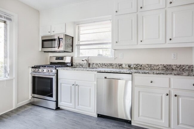 Photo - 1655 Ridgewood Dr NE