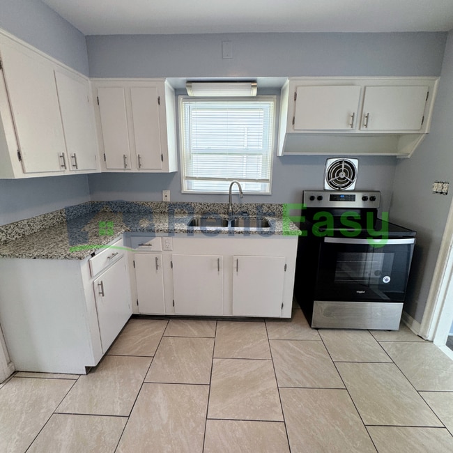 Photo - 2625 Eastwood Ave