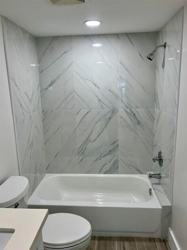 Photo - 7201 Helmers St