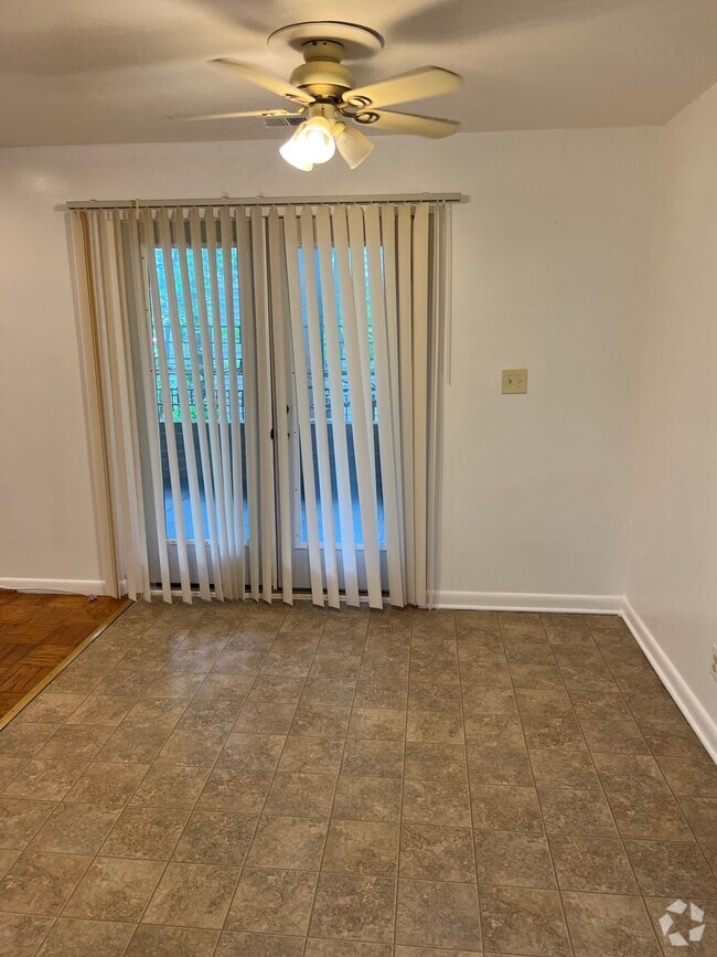 Building Photo - 6007 Park Heights Ave Unit AptC3