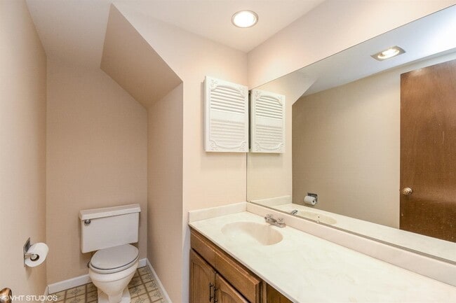 Photo - 310 E 60th Ct