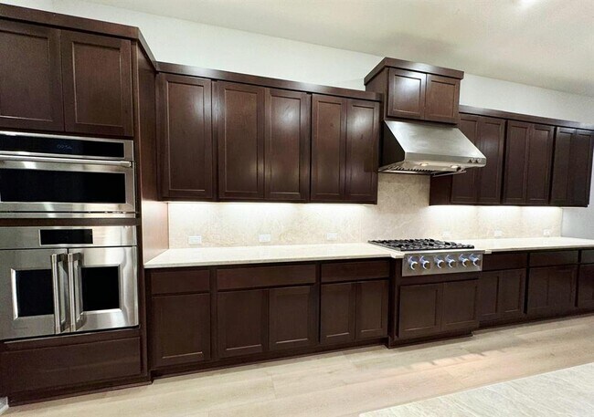 Photo - 2300 Sondrio Bnd