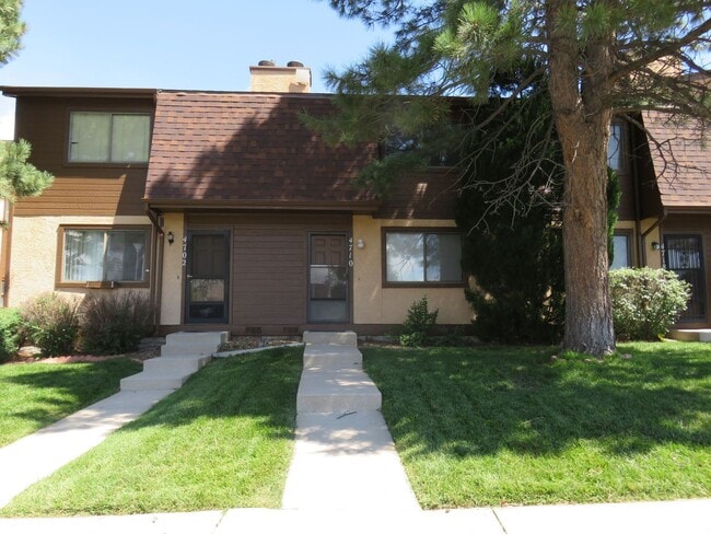 Two story 2 bedroom townhome centrally loc... - Two story 2 bedroom townhome centrally loc...
