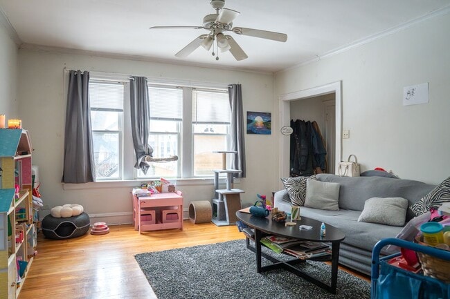 Photo - Albany Park - 2 Bed / 1 Bath - Heat Included Unit 4331-1