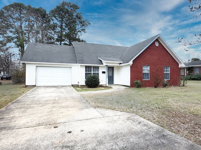 Photo - 3 Bed, 2 Bath Home in Ruston!