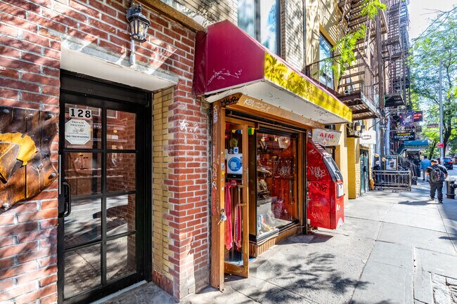 Photo - 128 McDougal St