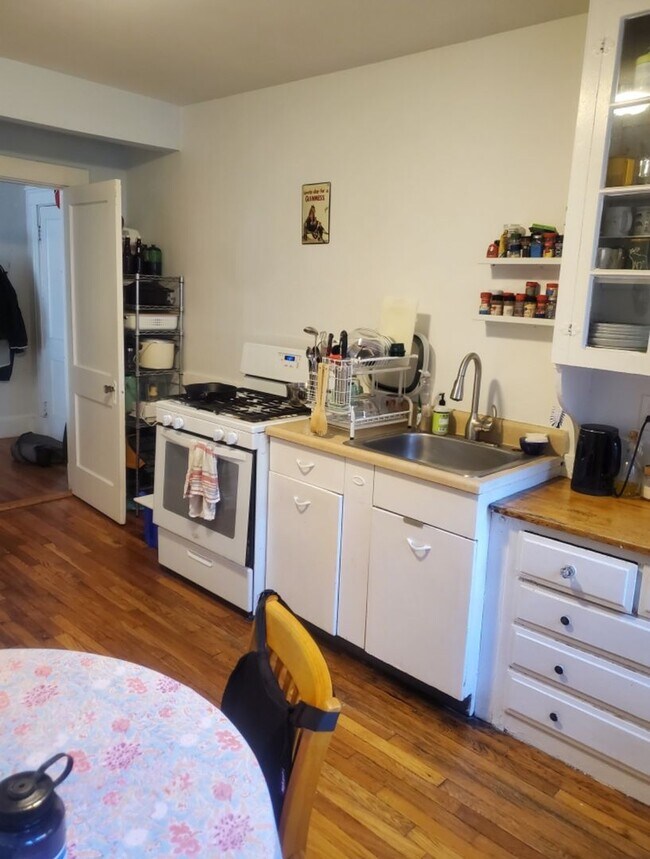 Photo - JP Two-Bedroom Quiet cul-de-sac off-Centre