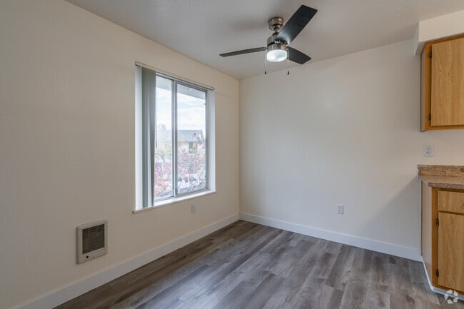 2BR, 1BA - 838SF - Dining Room