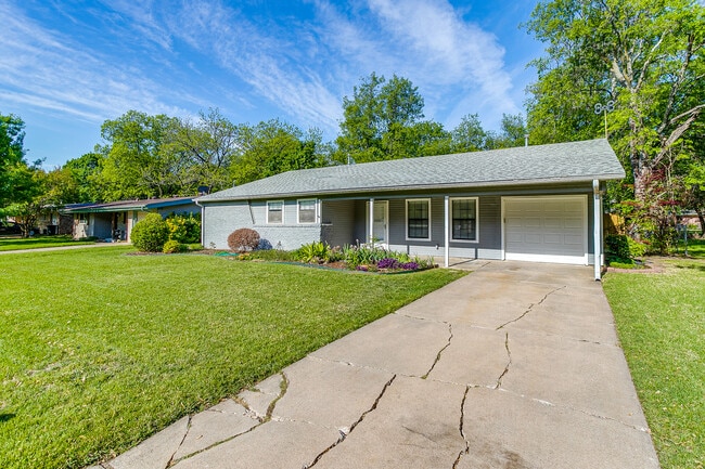 Photo - 1104 Sproles Dr