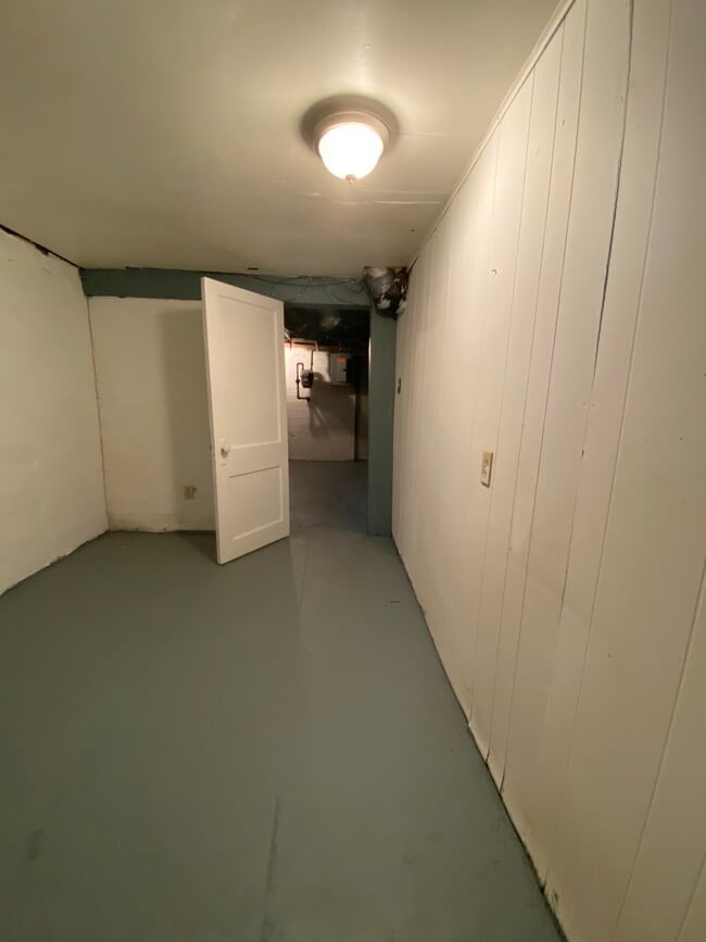 Building Photo - 1682 W 15th St Rental