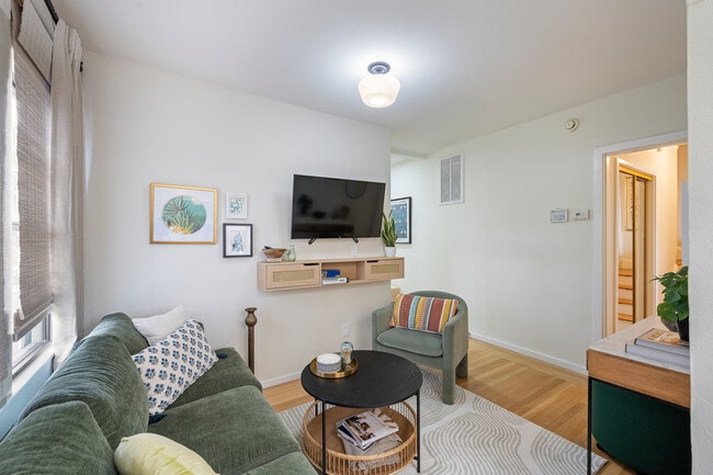 Photo - 3920 Quigley St