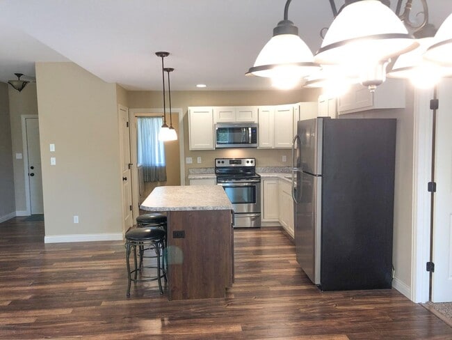 Photo - Like-New Ranch Home — 3 Bed / 2 Bath in Fo...