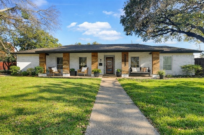 Building Photo - 3855 Crest Cove Cir