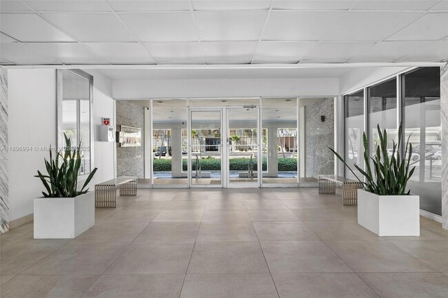 Photo - 401 Golden Isles Dr Unidad 304