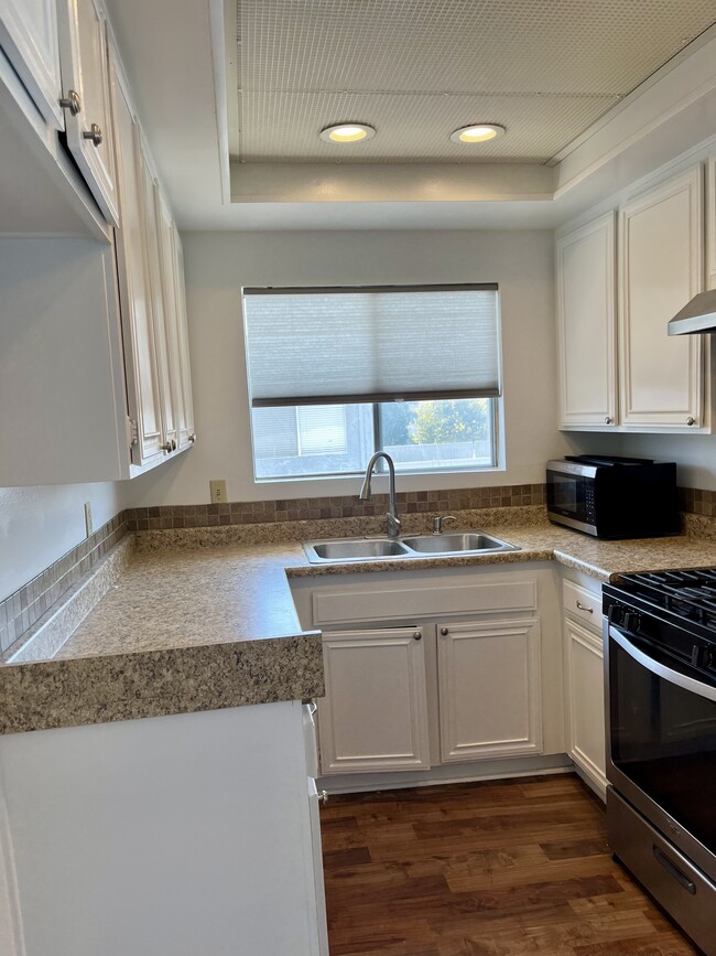 Photo - 28167 Robin Ave