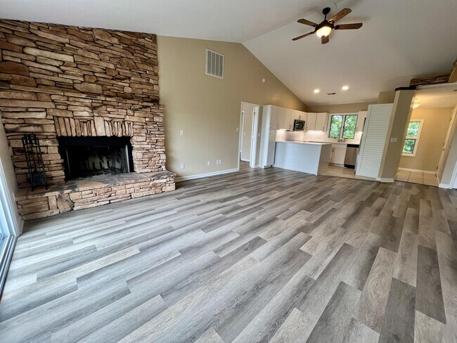 Photo - 440 Windswept Dr