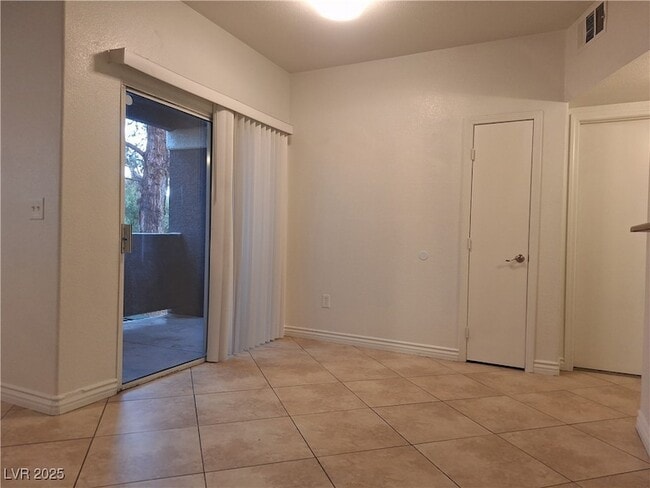 Photo - 9620 W Russell Rd Unidad 1135