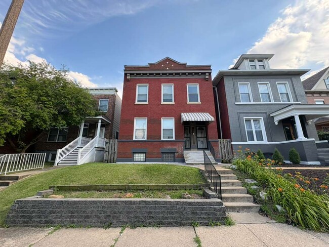 Building Photo - 2814 Saint Vincent Ave