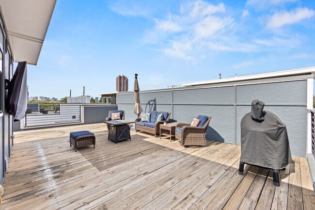 Photo - 4526 Deere St