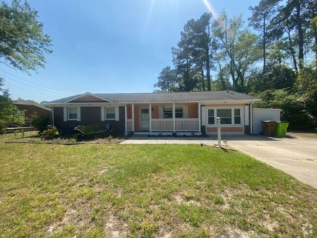 Building Photo - Welcome to this fully furnished 3 bedroom,... Rental