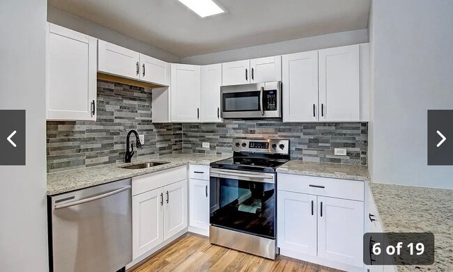 Photo - 888 N Logan St Unidad 4f