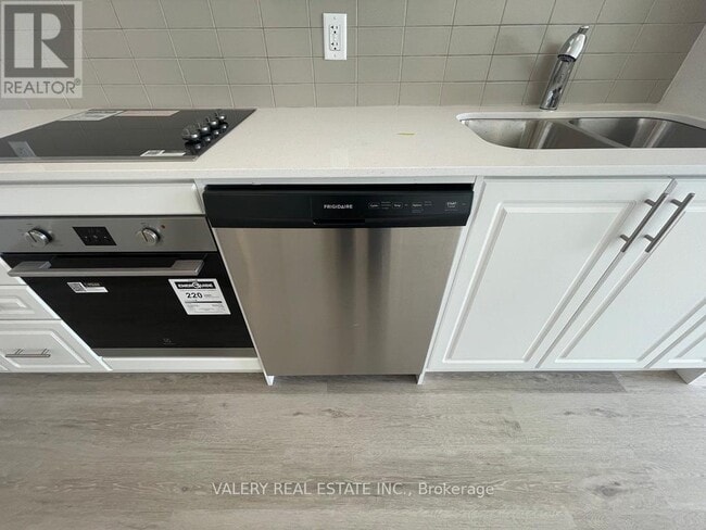 Photo - 461 Green Rd Unit 1115