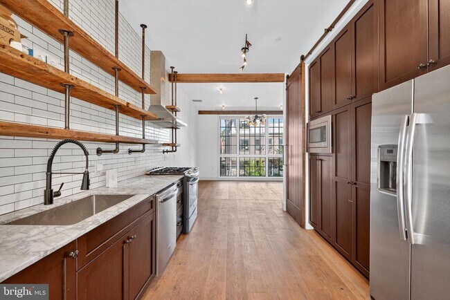 Photo - 774 Girard St NW