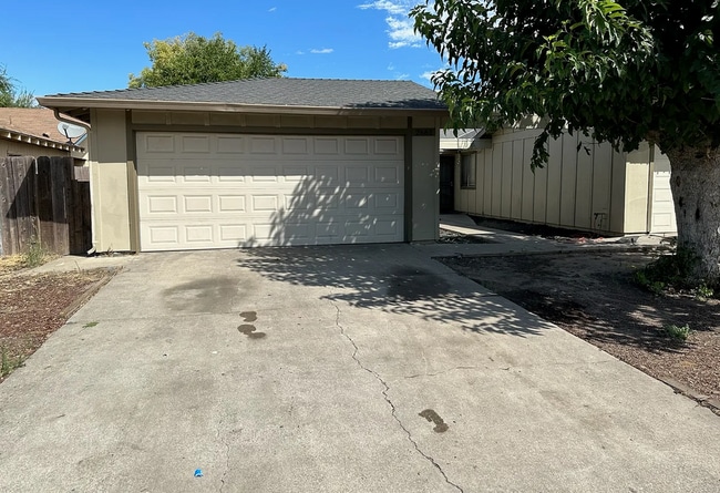 Photo - 2706 Plantation Pl