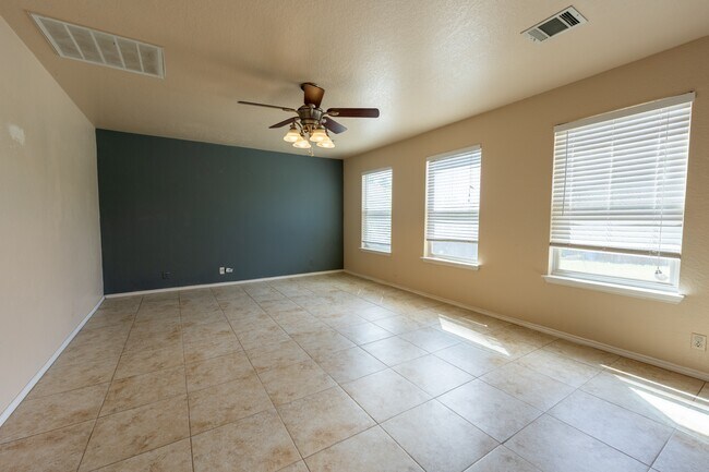 Photo - 337 Longhorn Way