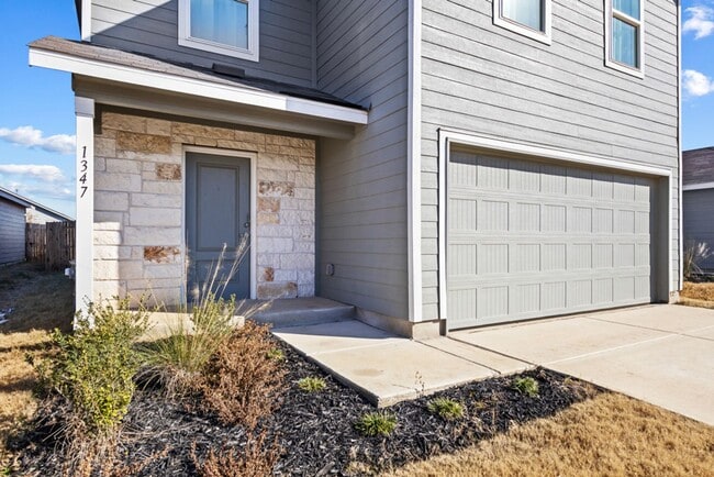 Photo - 1347 Neria Lp