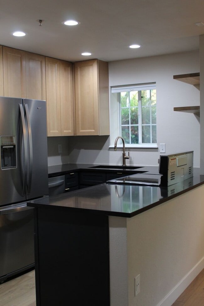 Building Photo - Mercer Park Unit 101-16