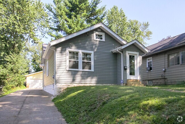 Building Photo - Beautiful remodeled 2 BR home