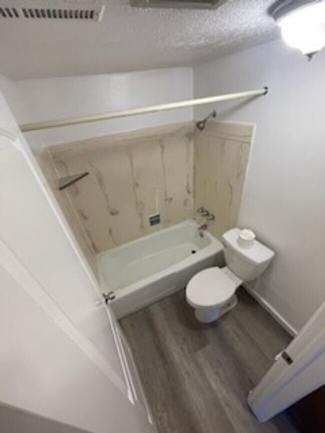 Photo - SINGLE FAMILY HOUSING -  2 bed/1 bath just off of University Parkway in Orem Unit 4