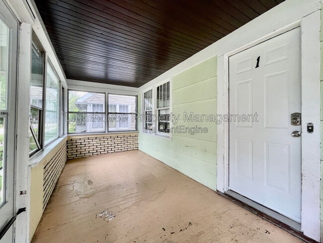 Photo - 839 W Larch Ave