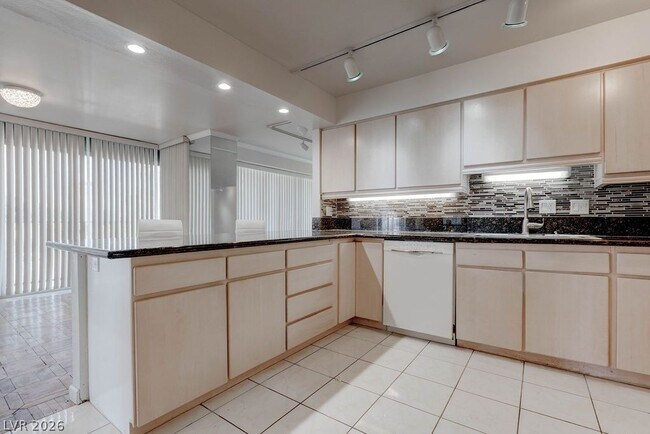 Building Photo - 3111 Bel Air Dr Unit 3A