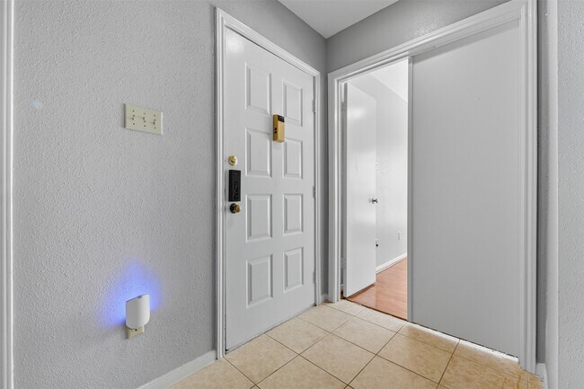 Photo - 8055 Cambridge St Unidad 20