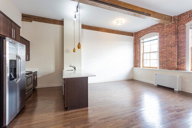 Photo - 154 Ave E Unit B407