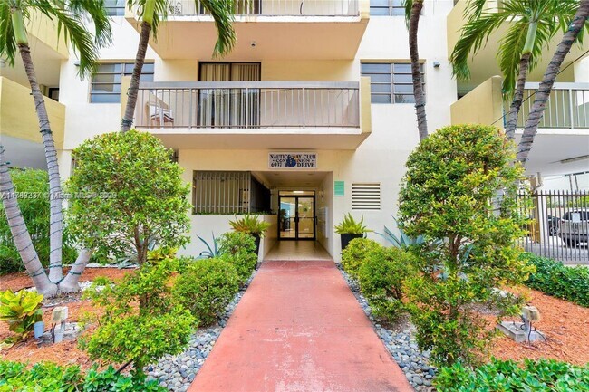 Building Photo - 6937 Bay Dr Unit 204 Rental