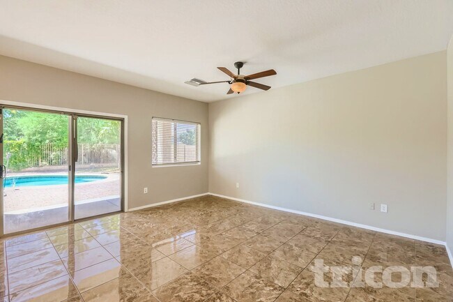 Photo - 924 S 240th Dr