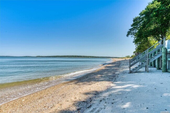 Photo - 370 South Ln