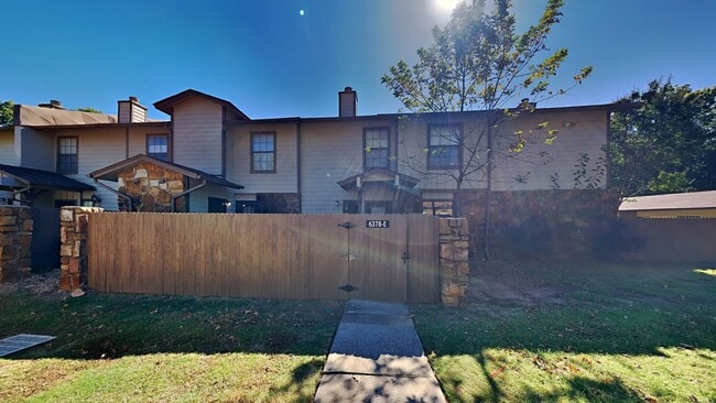 Photo - Welcome to this 2 bedroom, 2.5 bath home l...