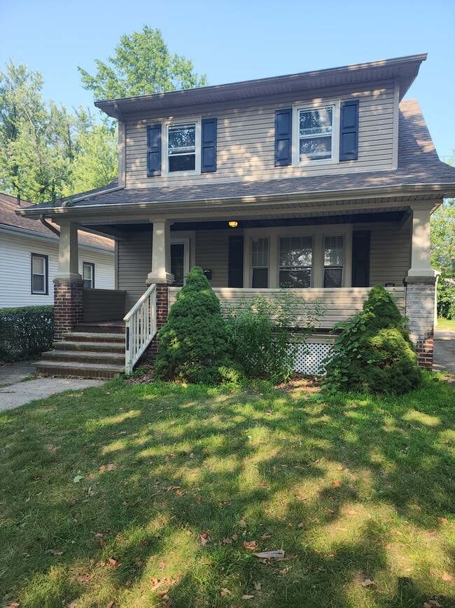 Building Photo - 3 Bedroom House For Rent in Euclid