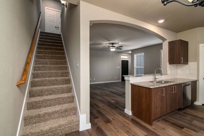 GORGEOUS 3 BEDROOM 2.5 BATH DUPLEX LOCATED... - GORGEOUS 3 BEDROOM 2.5 BATH DUPLEX LOCATED... Casa Adosada