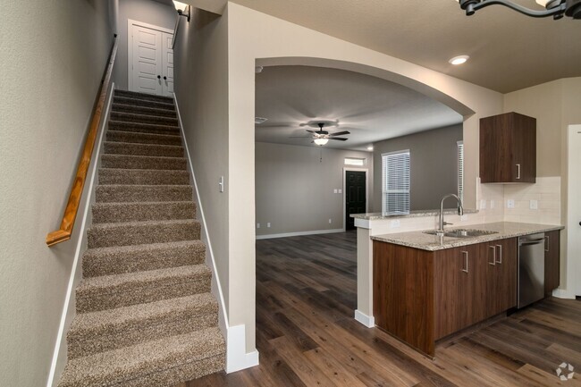 Building Photo - GORGEOUS 3 BEDROOM 2.5 BATH DUPLEX LOCATED... Rental