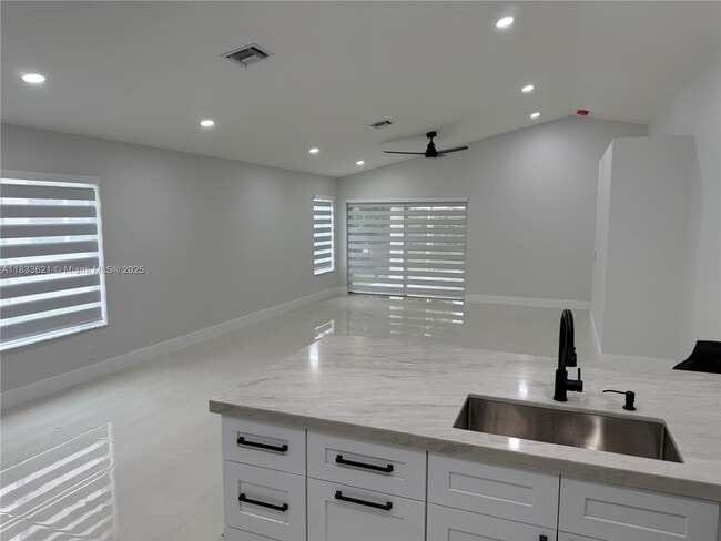 Building Photo - 1560 Canary Island Dr Rental
