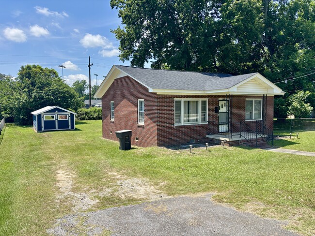 Building Photo - 2567 Henry Ave