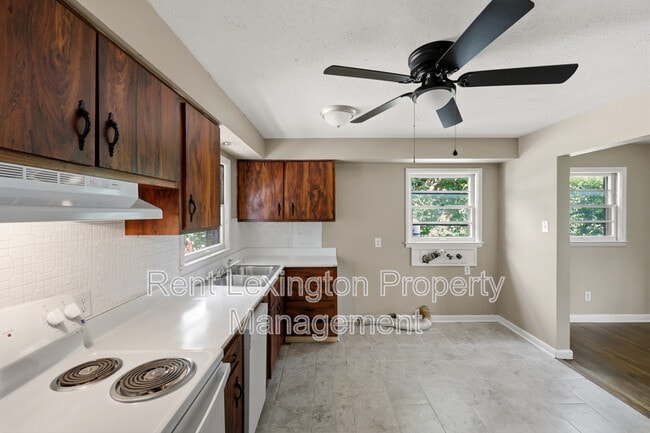 Photo - 141 Zandale Dr