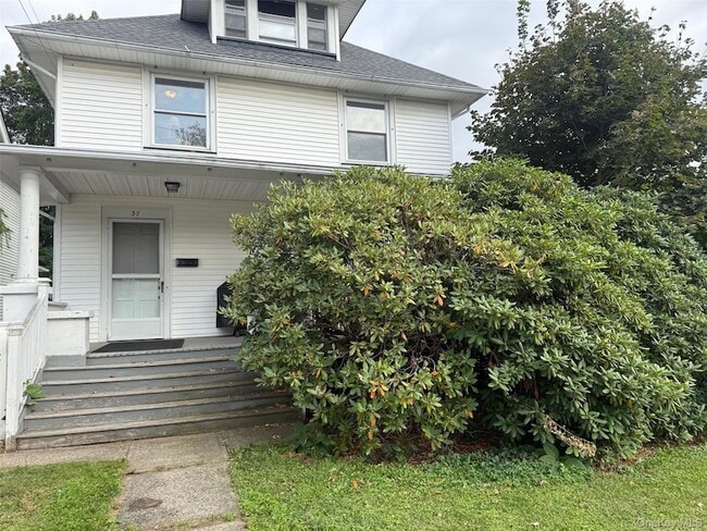 Building Photo - 37 Watkins Ave Rental
