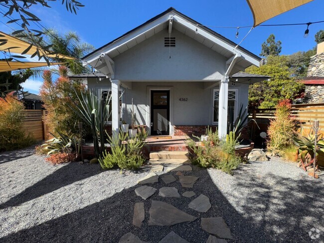 Building Photo - Adorable 2 Bed / 1 Bath Craftsman w/ Hardw... Rental