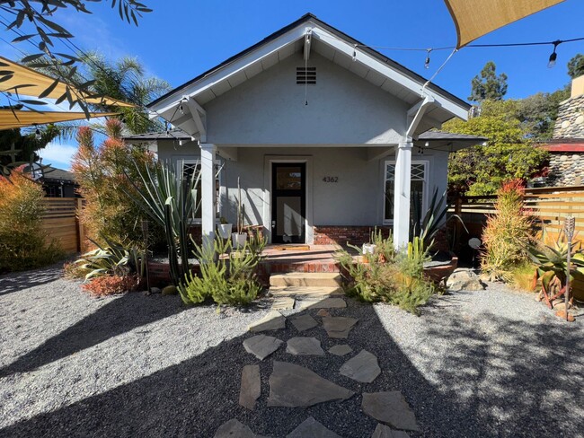 Adorable 2 Bed / 1 Bath Craftsman w/ Hardw... - Adorable 2 Bed / 1 Bath Craftsman w/ Hardw... House